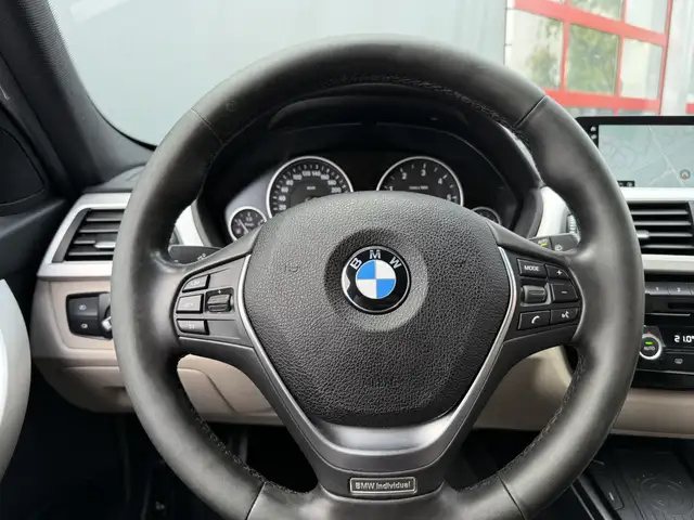 BMW 3 Series view 11