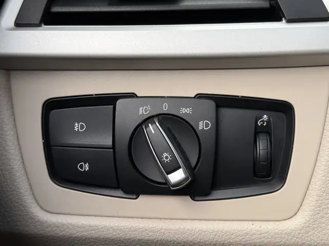 BMW 3 Series view 8