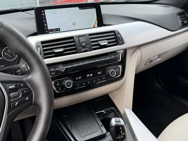 BMW 3 Series view 16