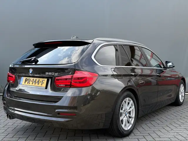 BMW 3 Series view 2