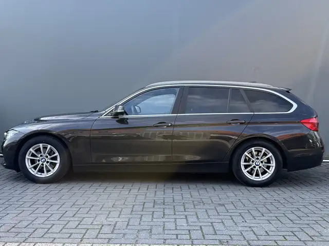 BMW 3 Series view 6