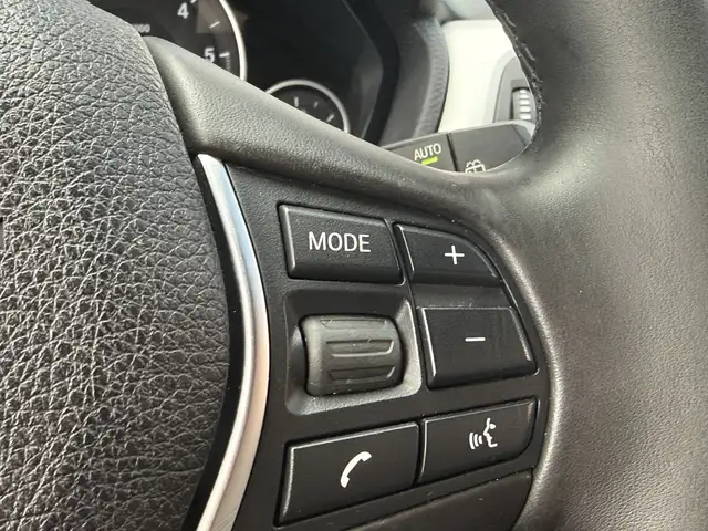 BMW 3 Series view 13