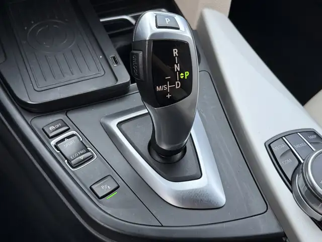 BMW 3 Series view 25