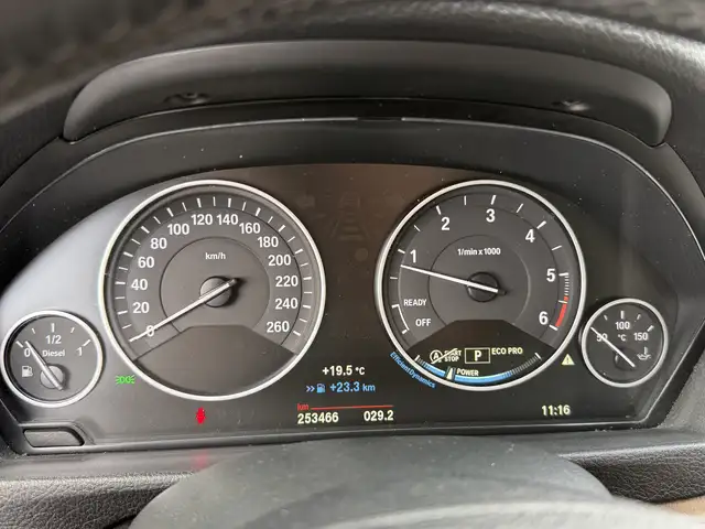 BMW 3 Series view 15