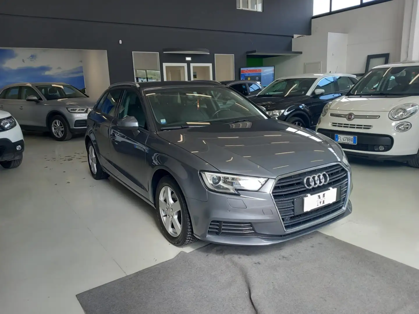 Audi A3 A3 5p 1.6 tdi automatica Grigio - 2