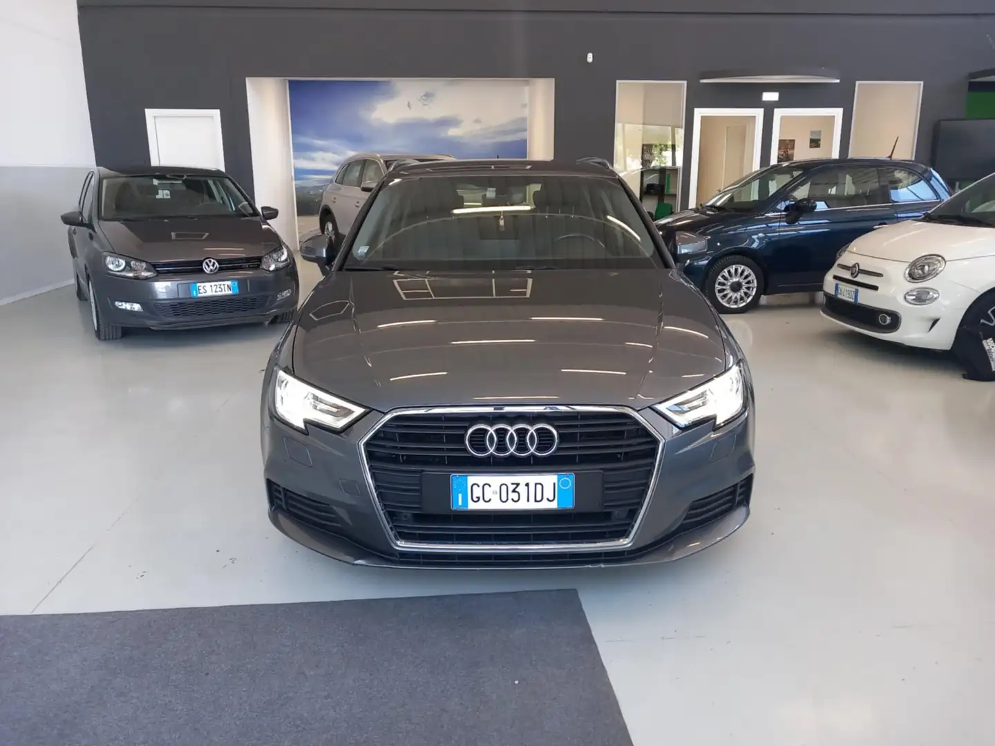 Audi A3 A3 5p 1.6 tdi automatica Grigio - 1