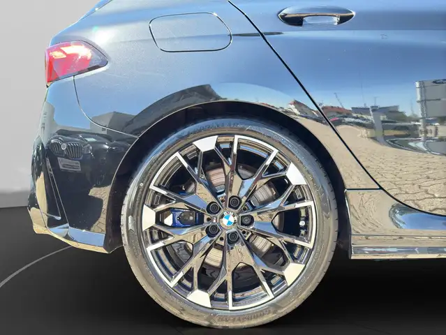 BMW 1 Series view 13