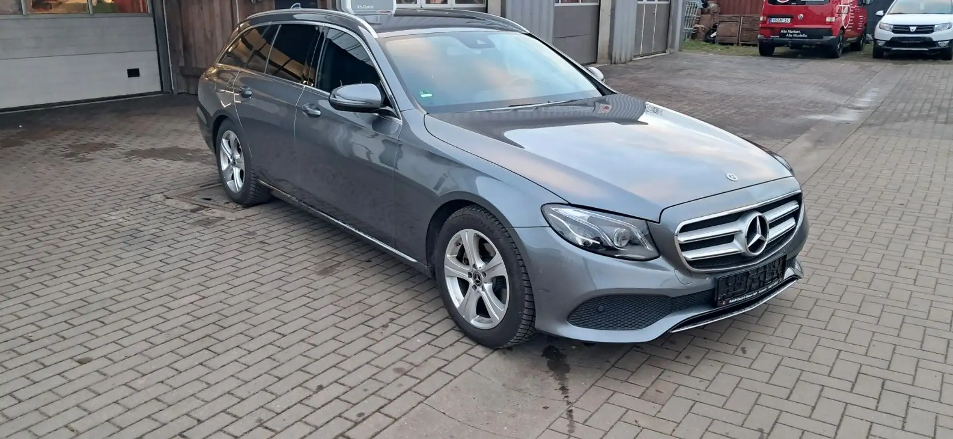 Mercedes-Benz E 200 T 9G-TRONIC Avantgarde - 2