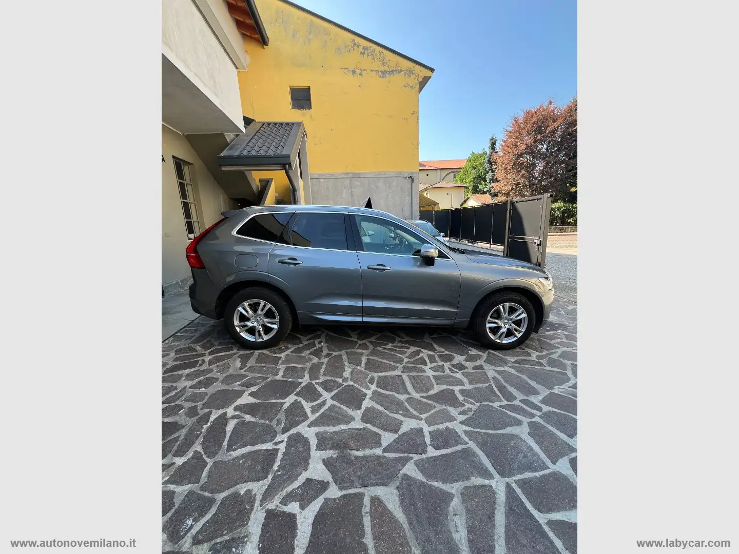 Volvo XC60 D4 AWD Geartronic Business WWW.AUTONOVEMILANO.IT Grijs - 2