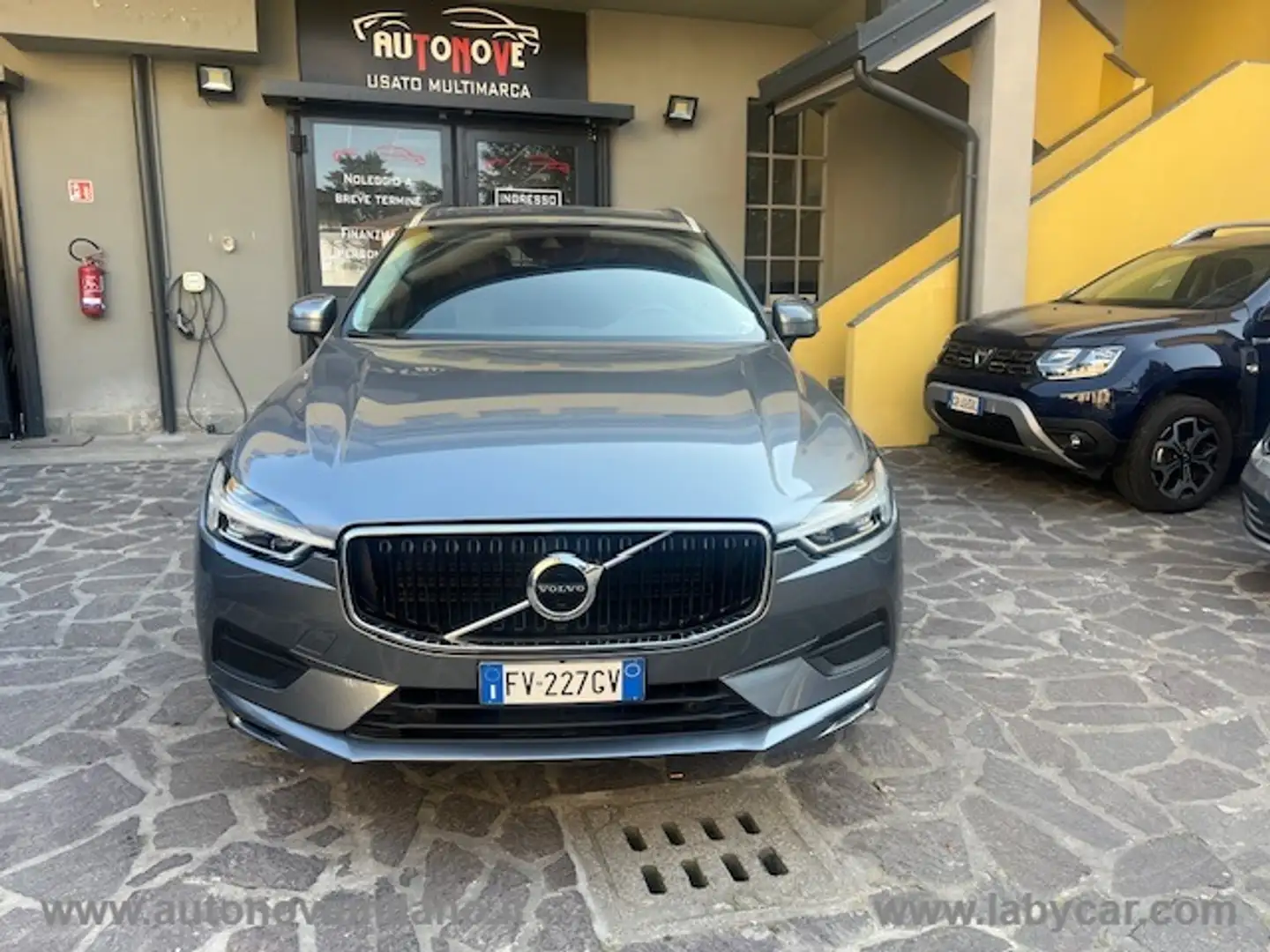 Volvo XC60 D4 AWD Geartronic Business WWW.AUTONOVEMILANO.IT Grigio - 1