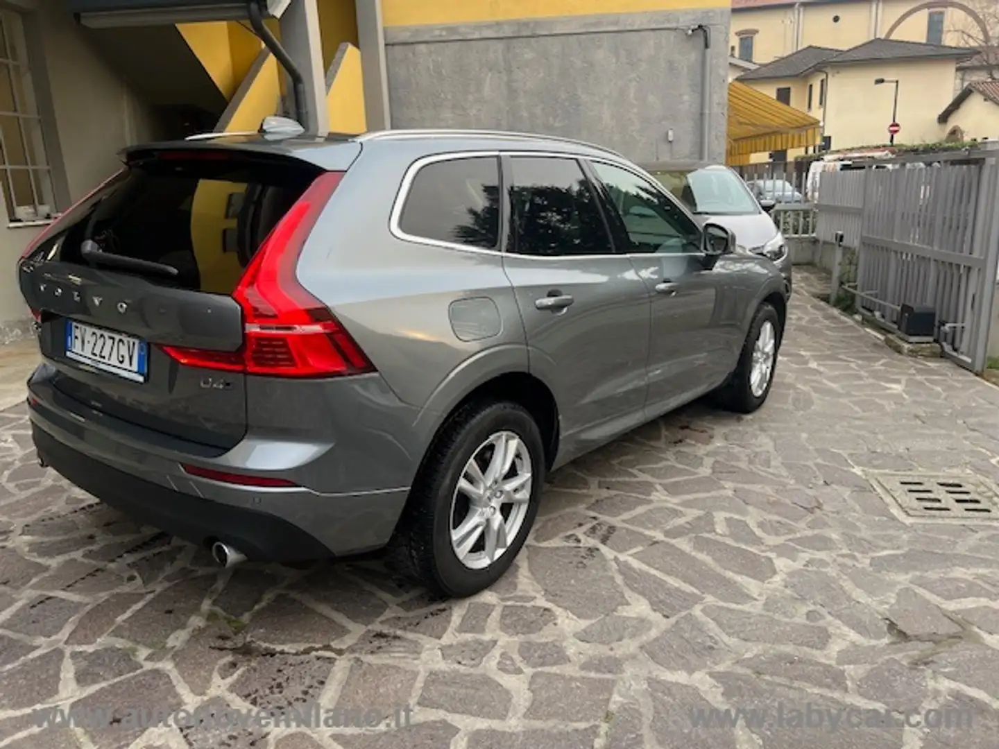 Volvo XC60 D4 AWD Geartronic Business WWW.AUTONOVEMILANO.IT Grigio - 2