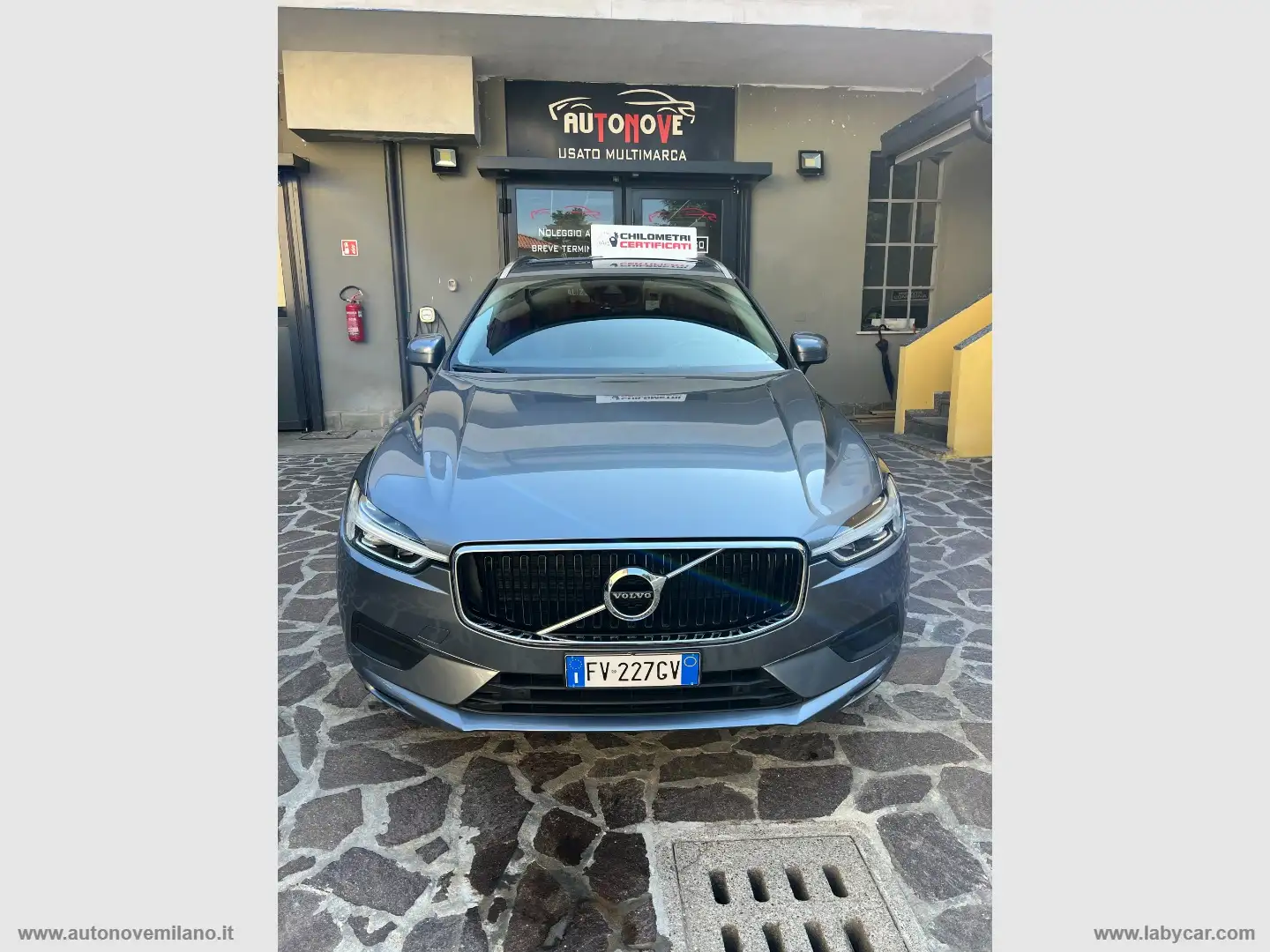 Volvo XC60 D4 AWD Geartronic Business WWW.AUTONOVEMILANO.IT Grijs - 1