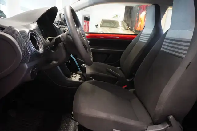 Volkswagen Up! view 8