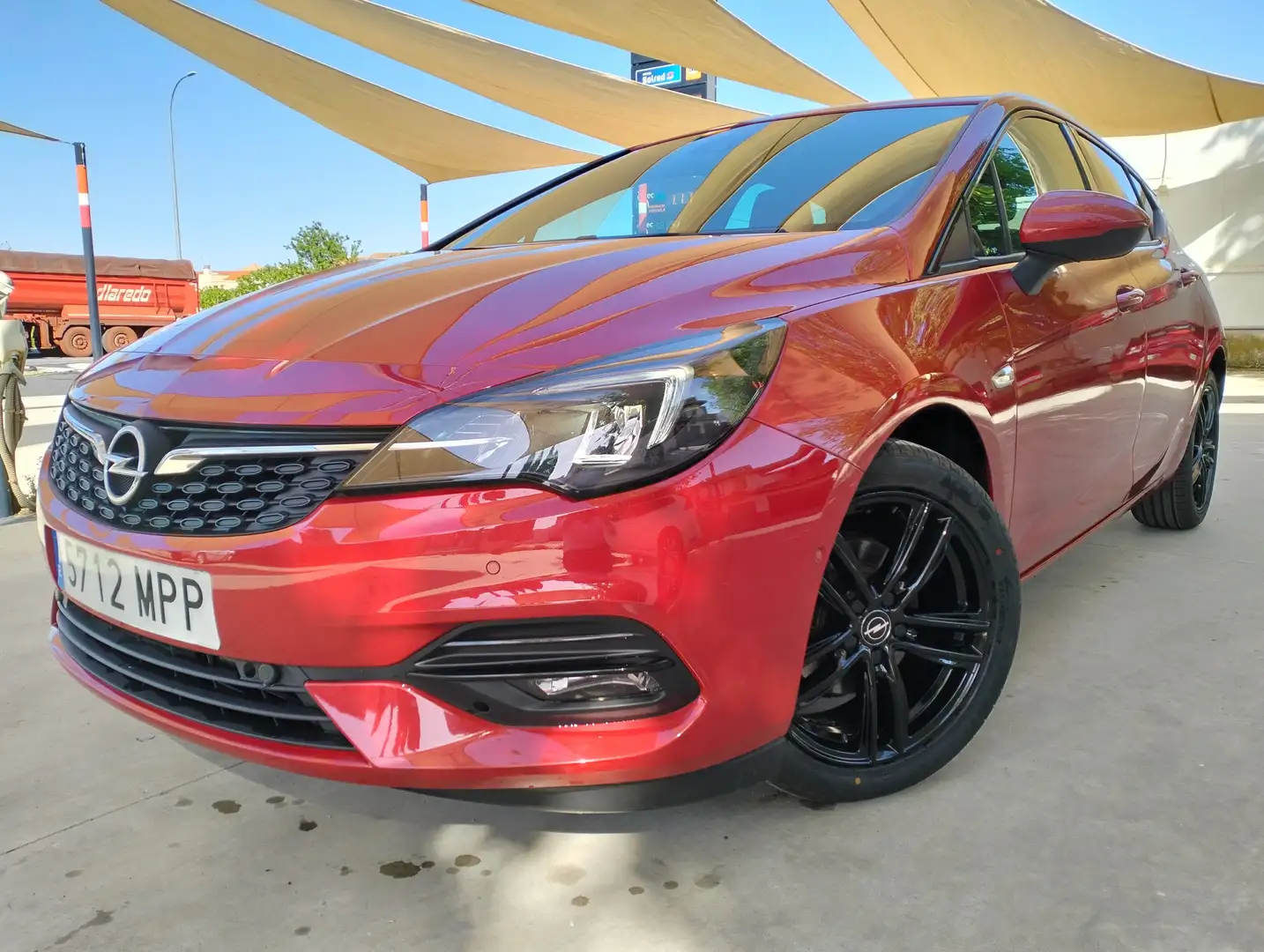 Opel Astra 1.2T S/S Ultimate 145 Rojo - 1