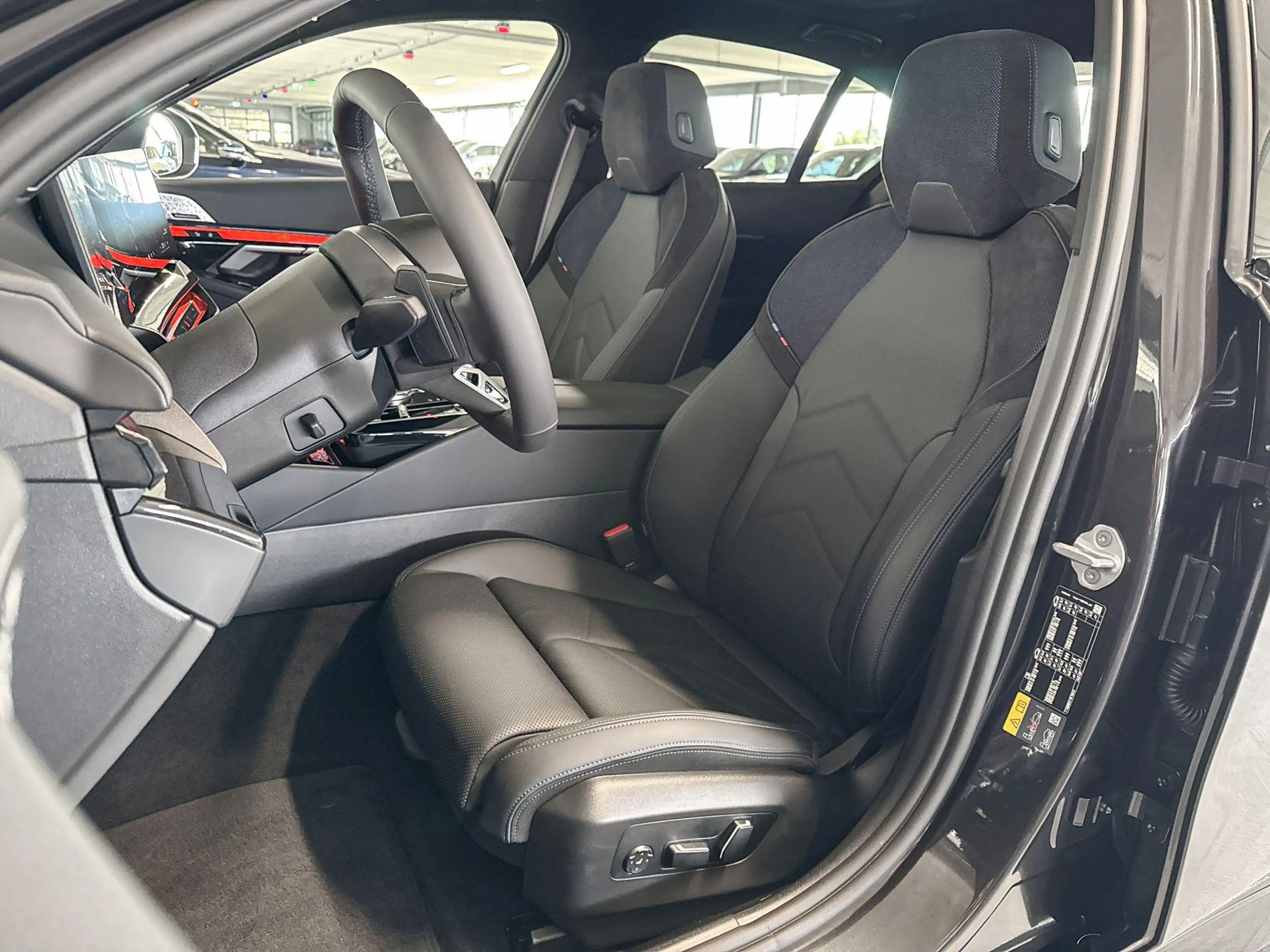 BMW 550 5 Serie Sedan 550e xDrive — photo 9