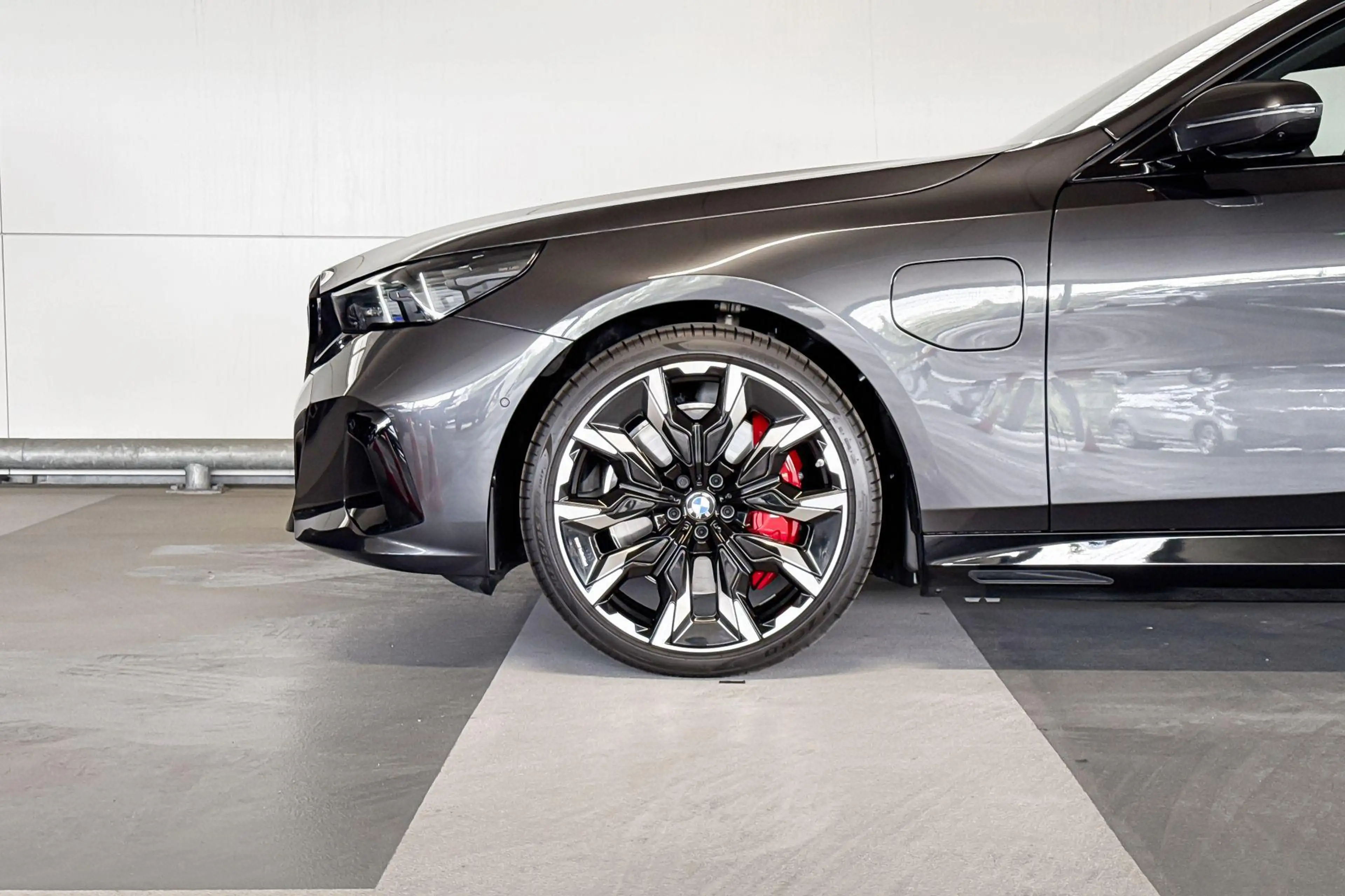 BMW 550 5 Serie Sedan 550e xDrive — photo 4