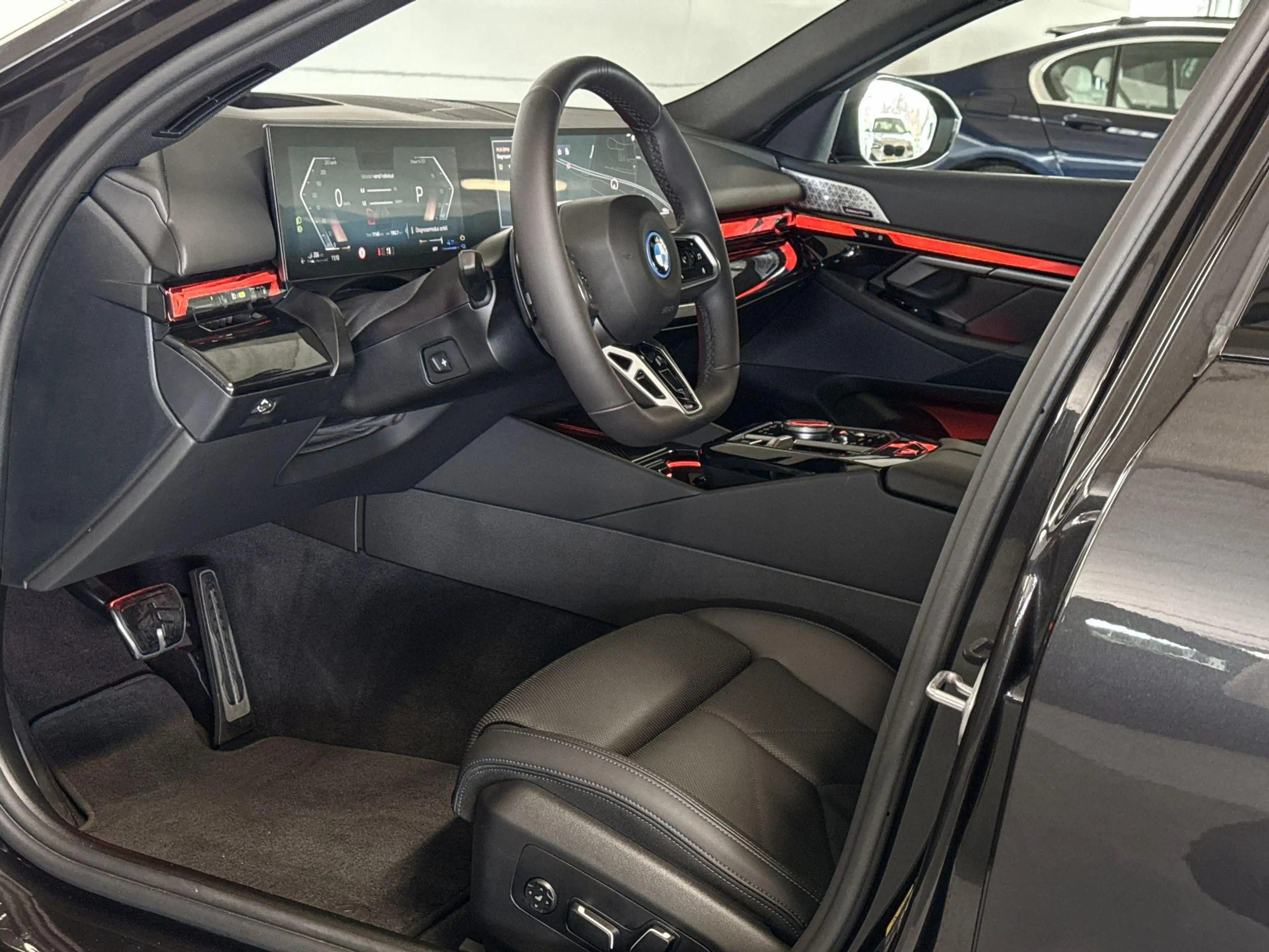 BMW 550 5 Serie Sedan 550e xDrive — photo 8