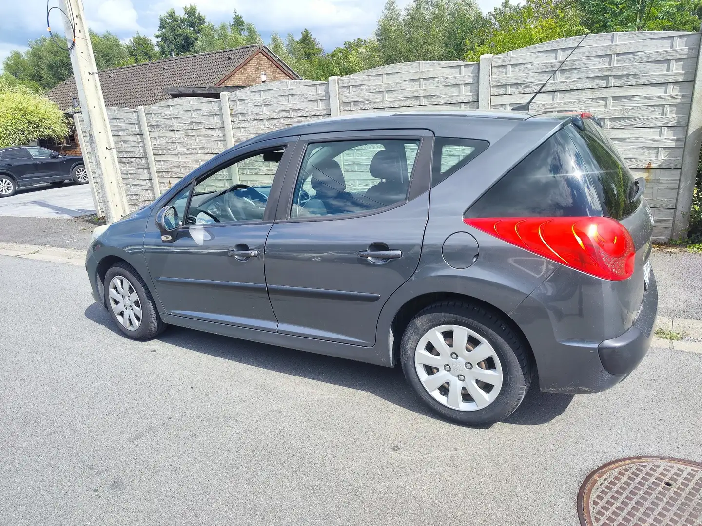 Peugeot 207 1.6 HDi contrôle technique ok carnet entretien - 1