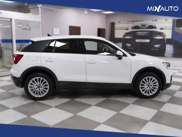 Audi Q2 view 6