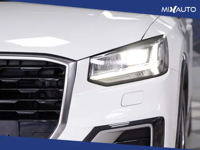 Audi Q2 view 10