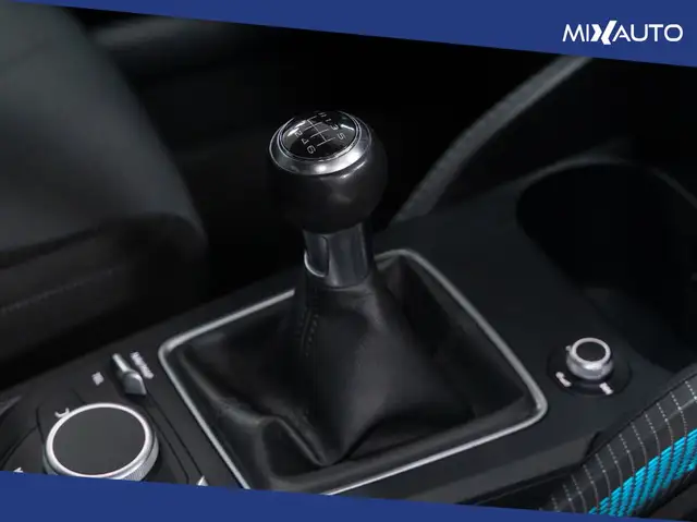 Audi Q2 view 13