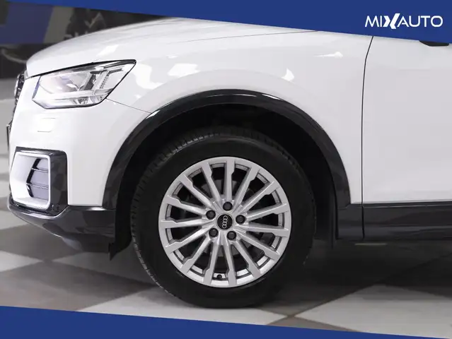 Audi Q2 view 8