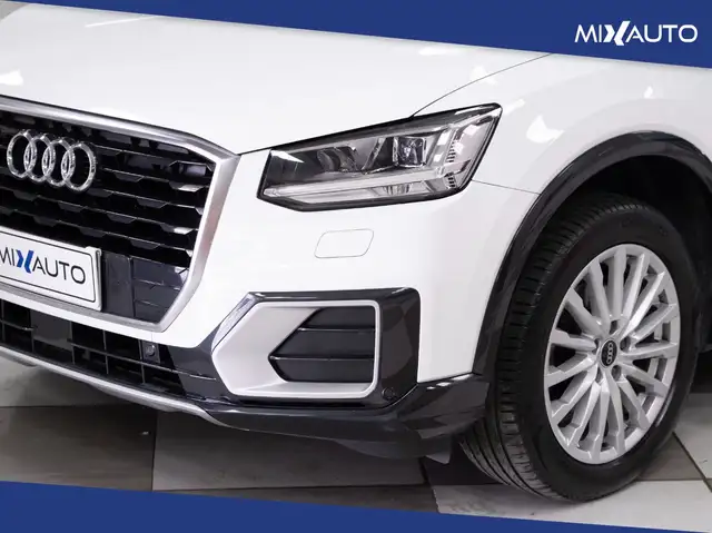 Audi Q2 view 9