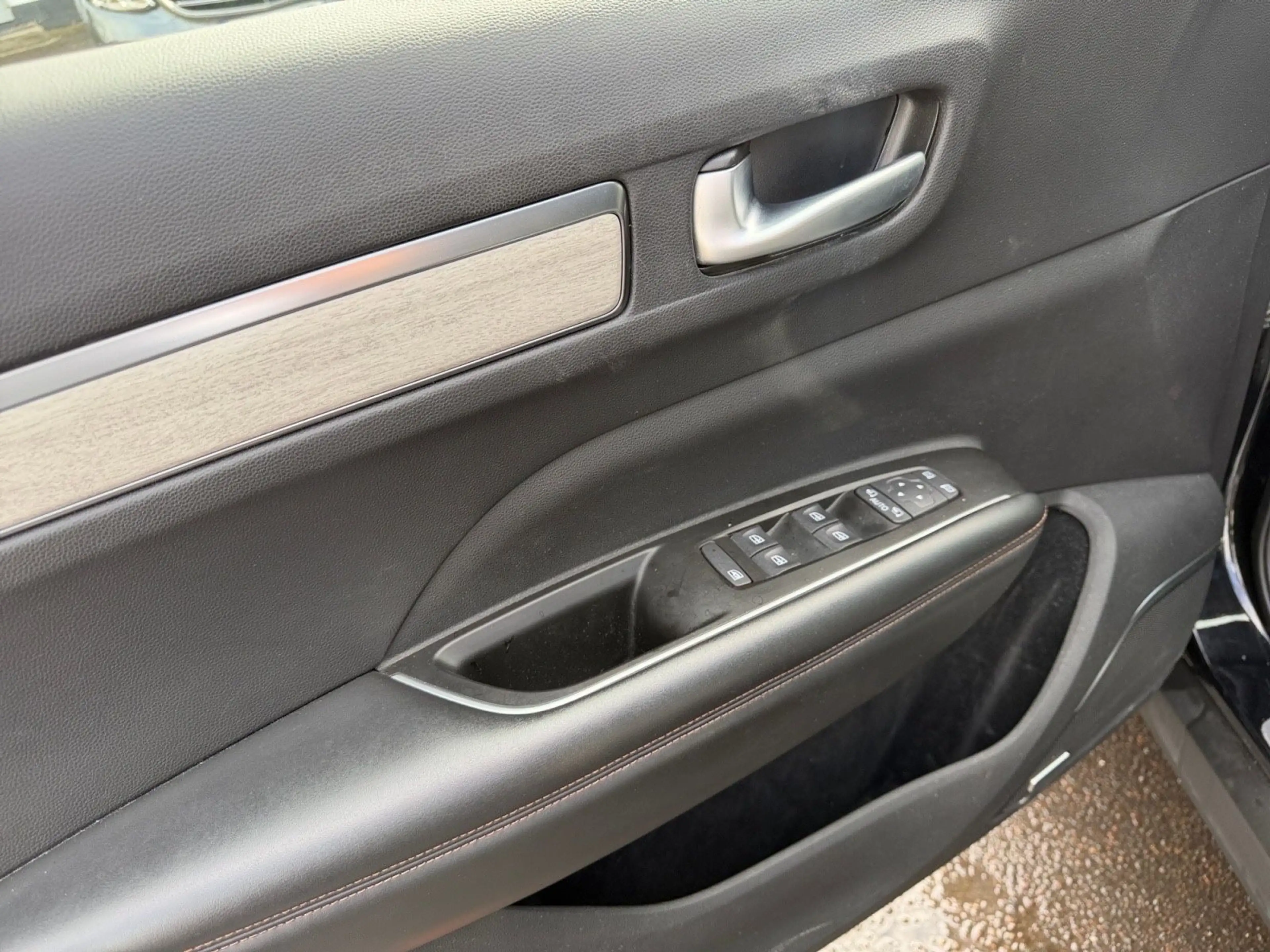 Renault Koleos Initiale Paris 4x4 — photo 11