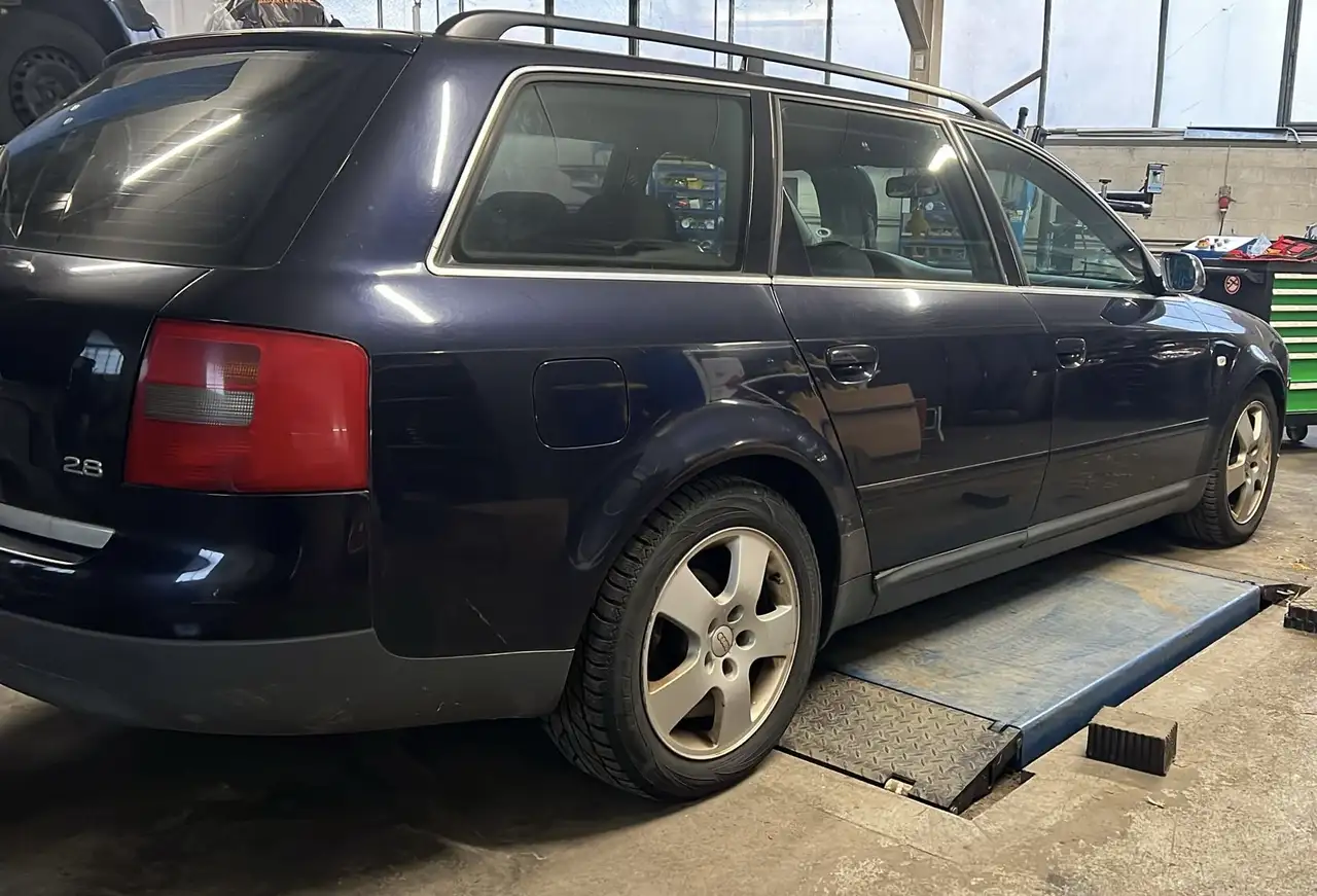 Audi A6 Avant 2.8, foto 2