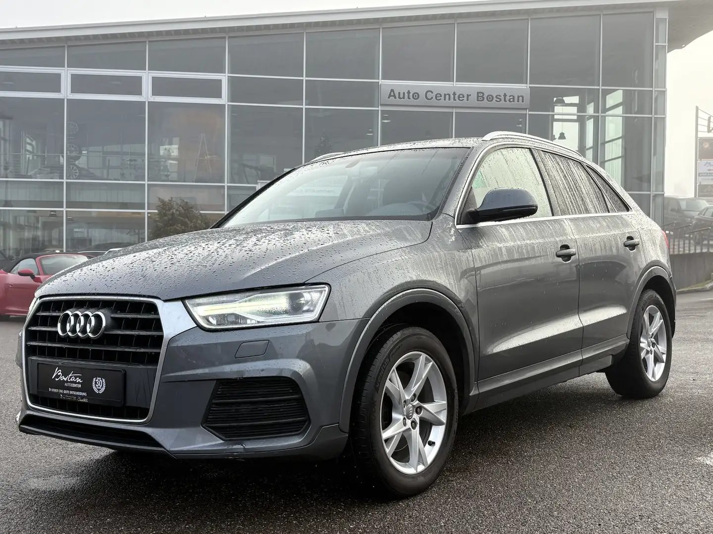Audi Q3 2.0 TDI TEMPOMAT/NAVI/AHK/SHZ Grau - 2