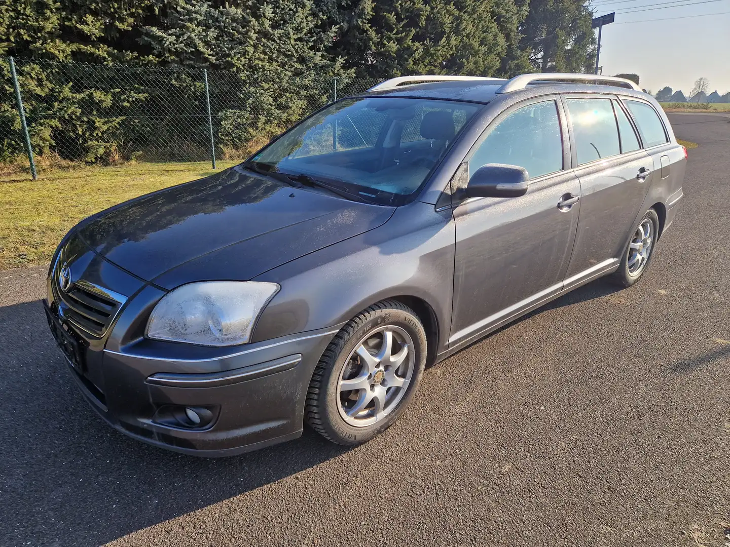 Toyota Avensis Avensis Combi 1.8 VVT-i Combi Executive Grau - 1