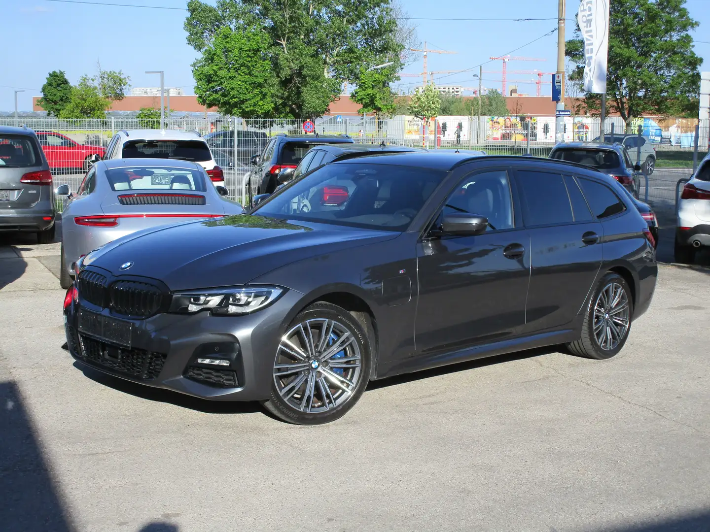 BMW 330 330e PHEV xDrive Touring Aut. Grau - 1