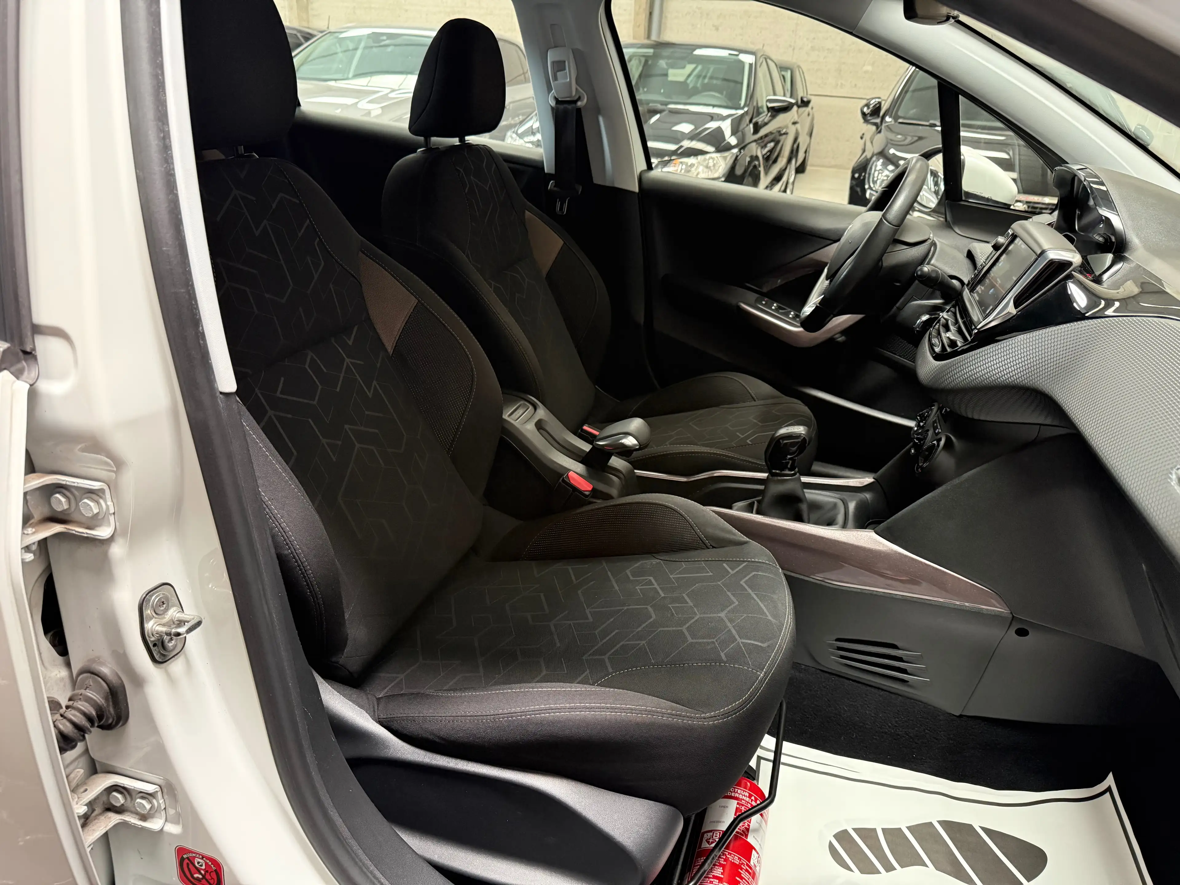 Peugeot 2008 2008 1.6 BlueHDi Active — photo 8