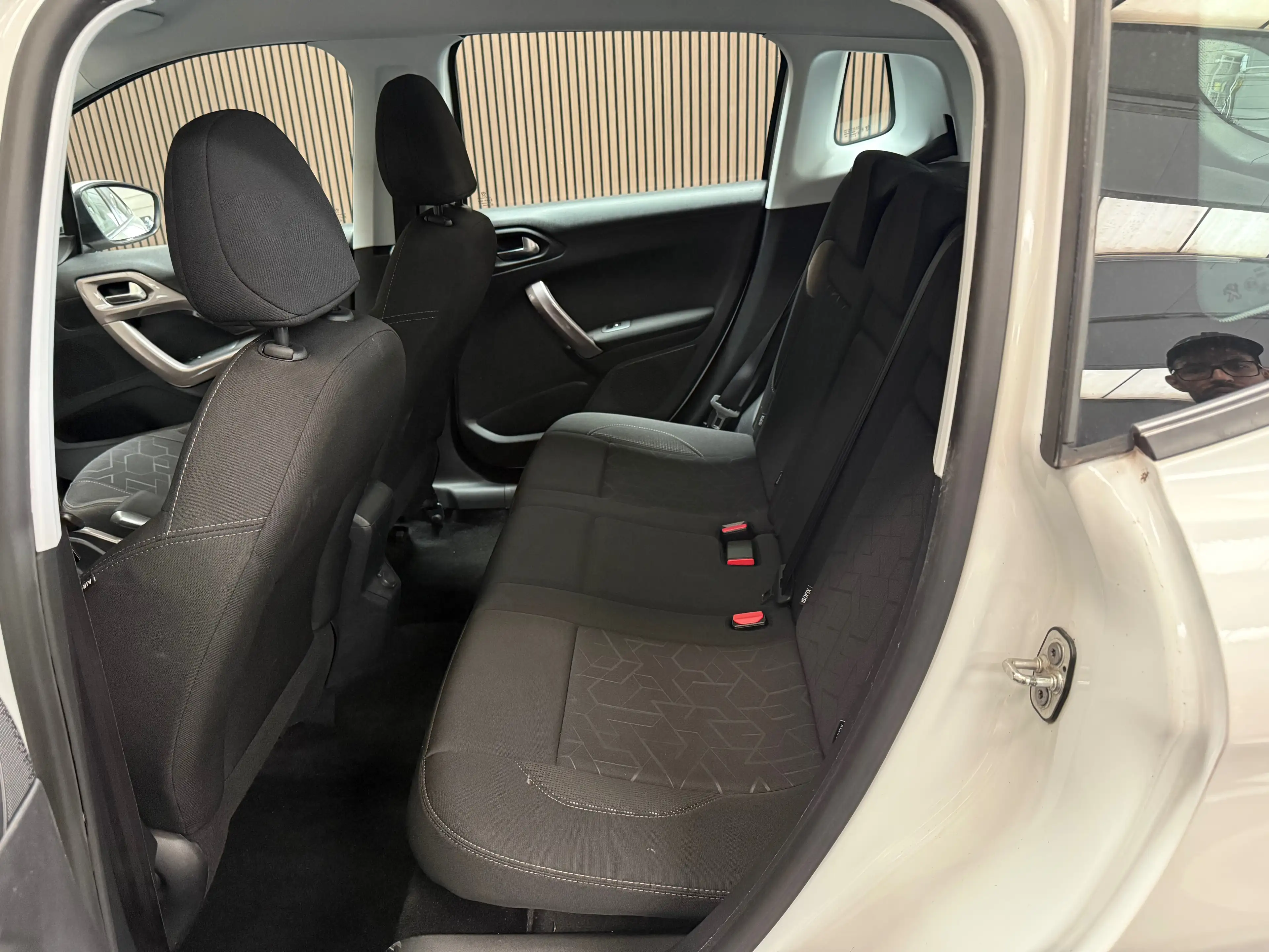 Peugeot 2008 2008 1.6 BlueHDi Active — photo 9