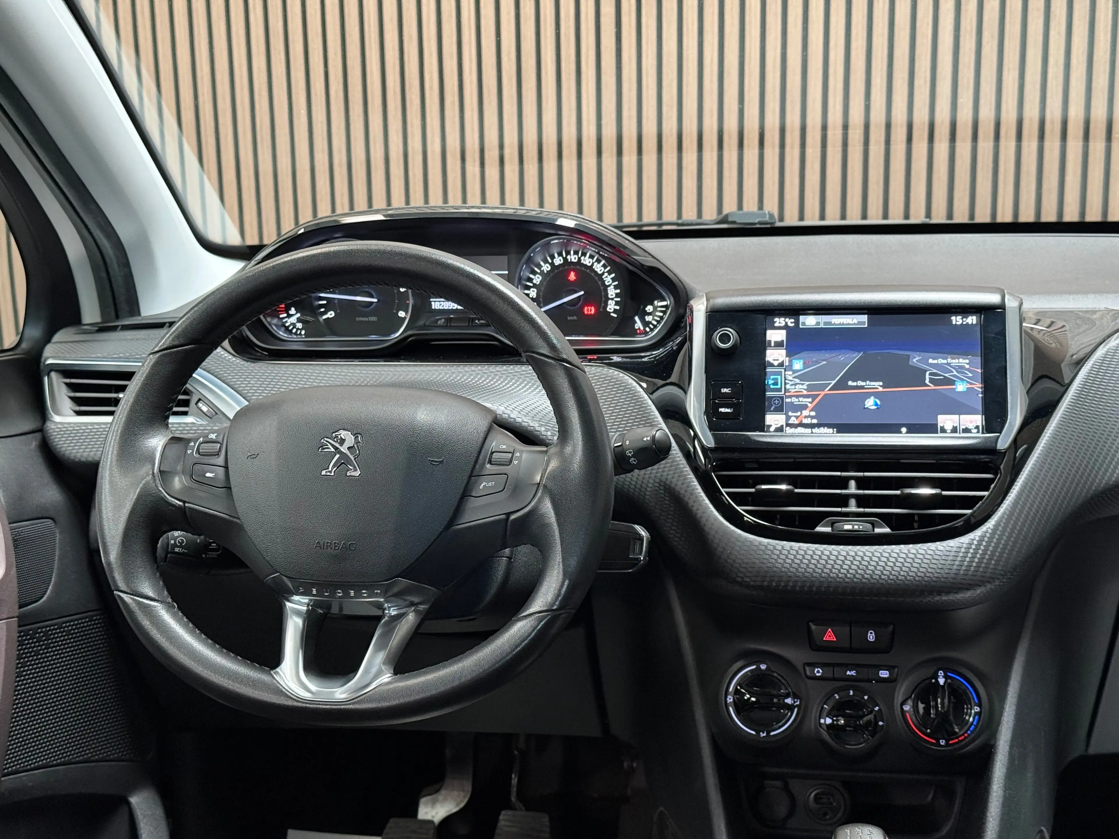 Peugeot 2008 2008 1.6 BlueHDi Active — photo 11