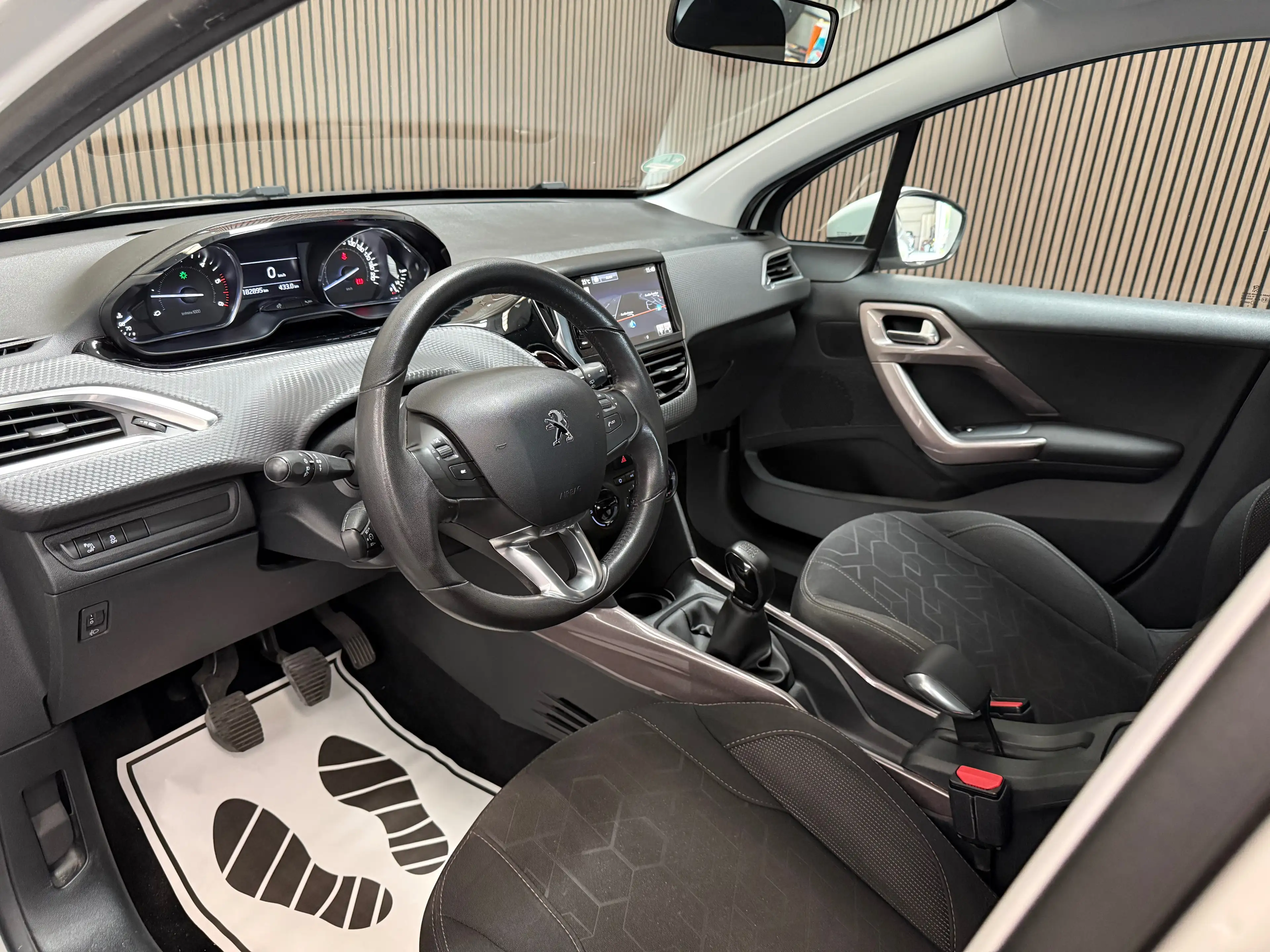 Peugeot 2008 2008 1.6 BlueHDi Active — photo 7