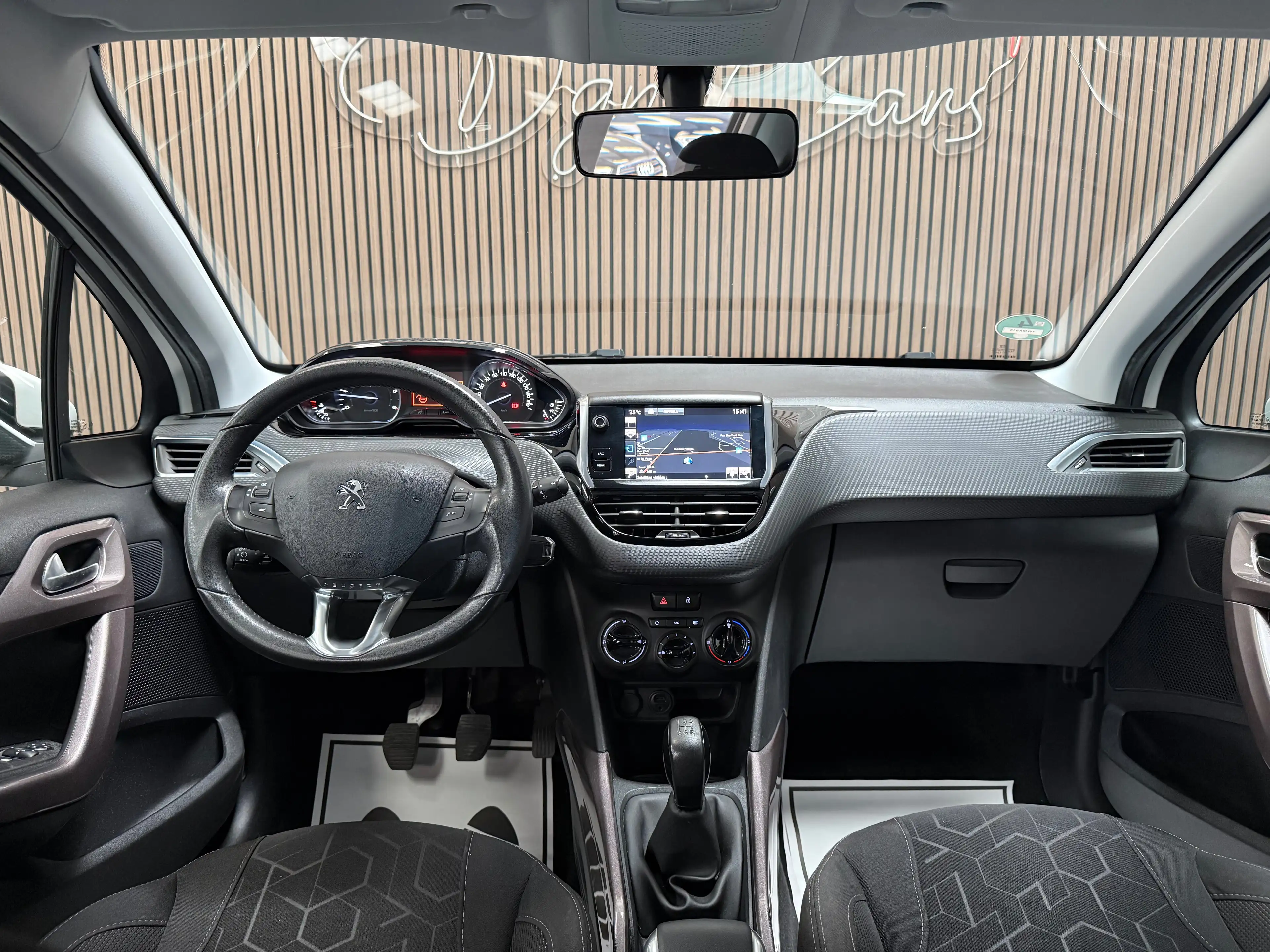 Peugeot 2008 2008 1.6 BlueHDi Active — photo 10