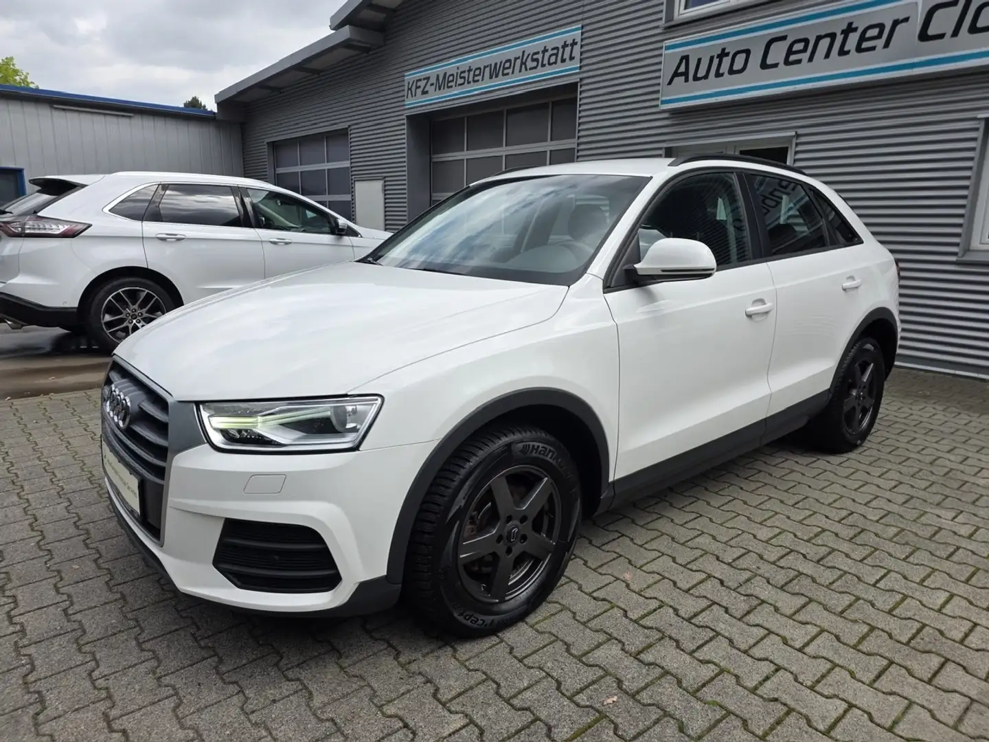 Audi Q3 basis 2.0 TDI quattro Weiß - 1