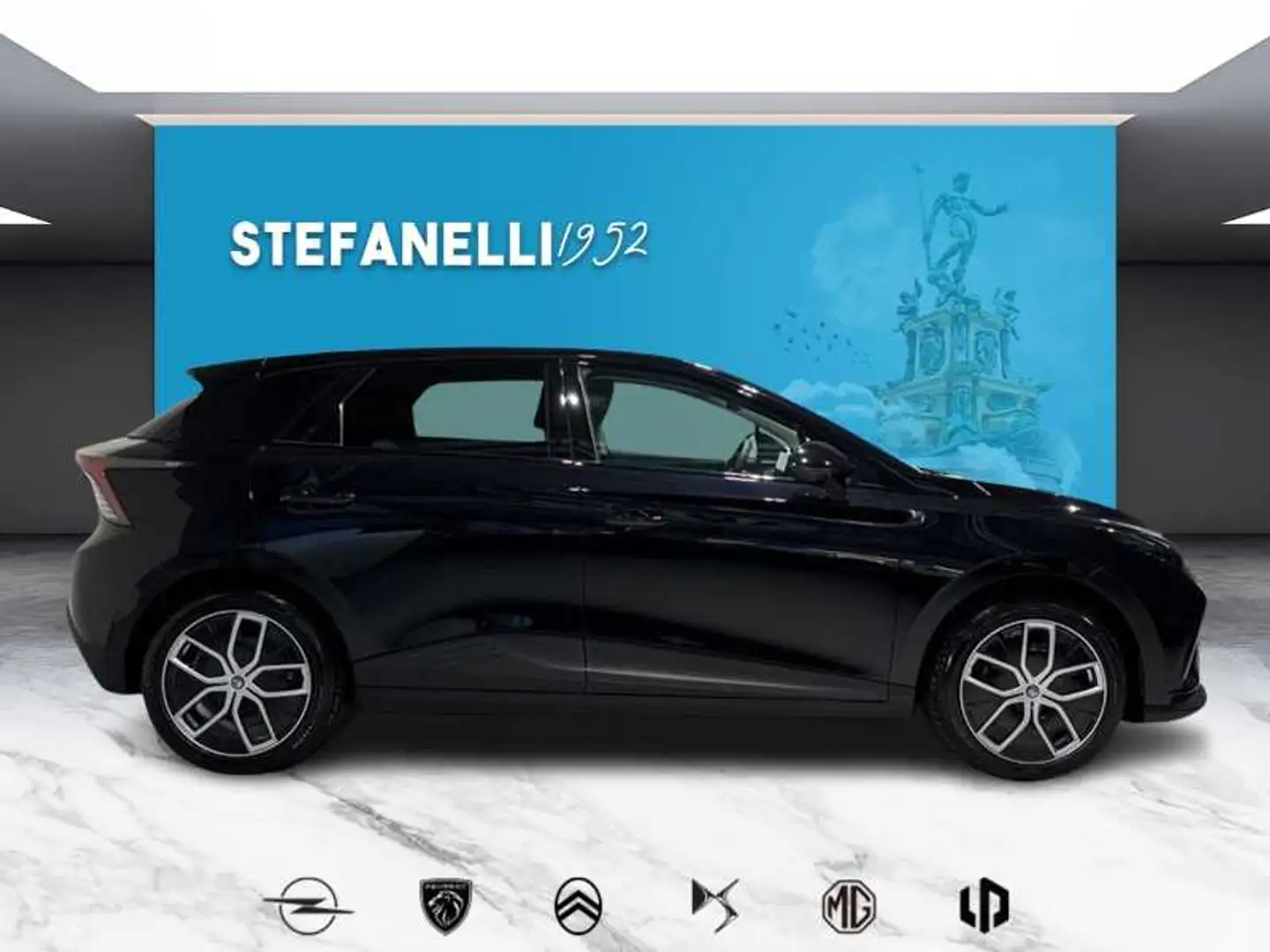 MG MG4 4 LUXURY64  Elettrica - Pebble Black - Similpelle Nero - 2