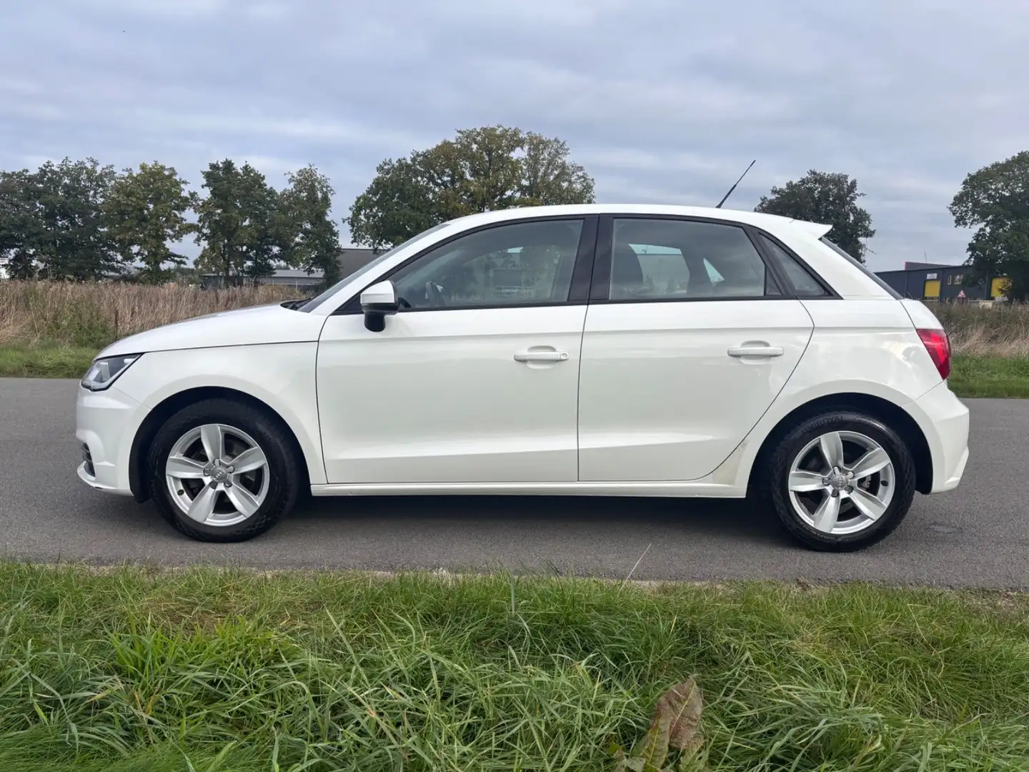 Audi A1 Sportback 1.0 TFSI-Navi-Alu-Eur6-192Tkm Weiß - 2