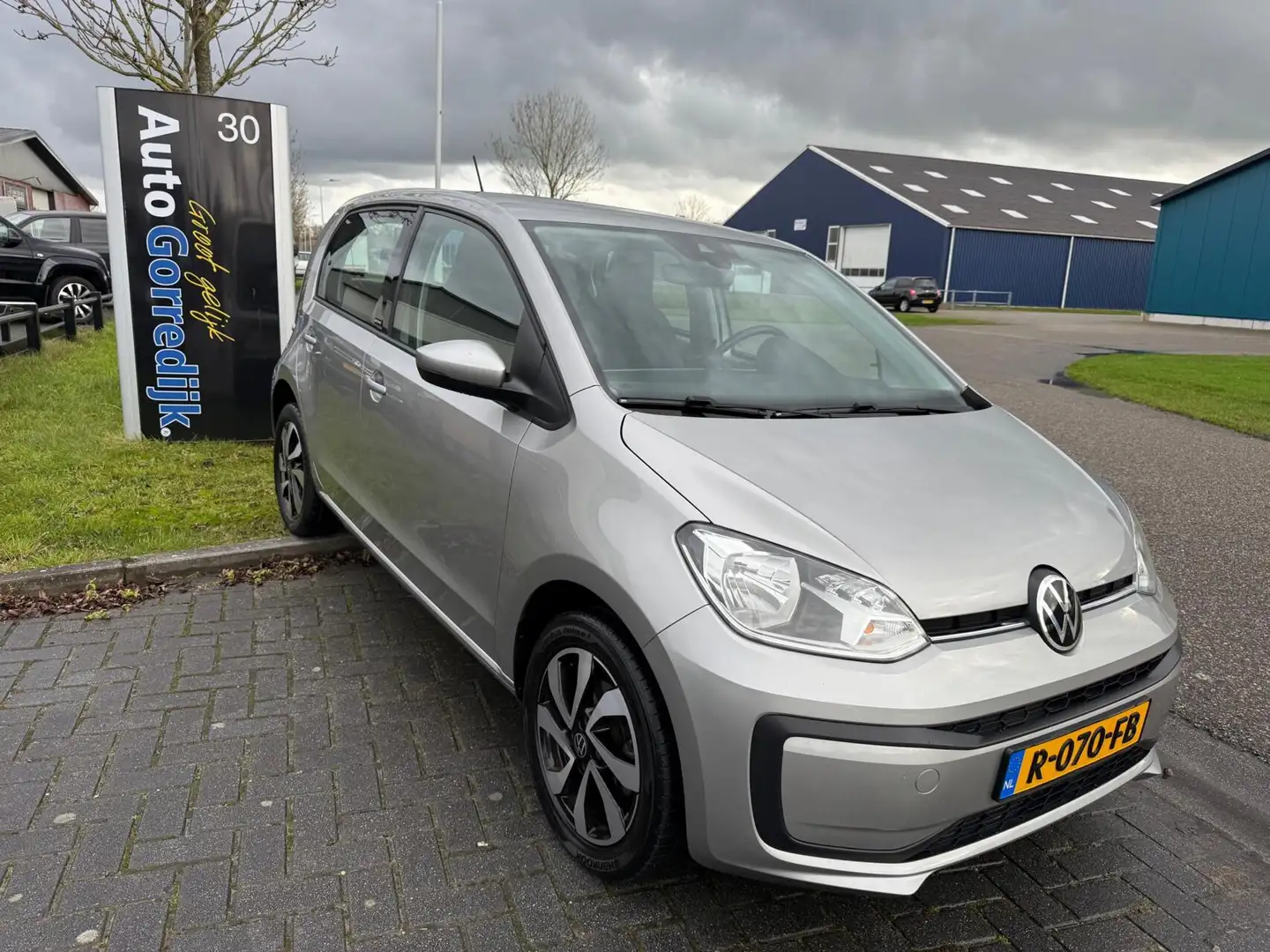 Volkswagen up! BEATS AIRCO,LMV,CRUISE,CAMERA,LANE ASIST 1.0 Gris - 2