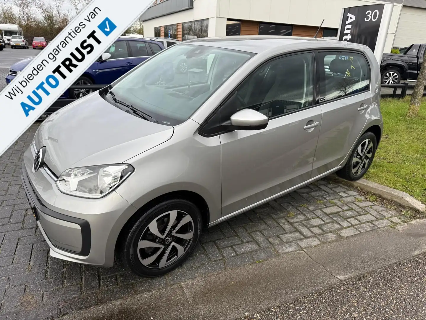 Volkswagen up! BEATS AIRCO,LMV,CRUISE,CAMERA,LANE ASIST 1.0 Gris - 1