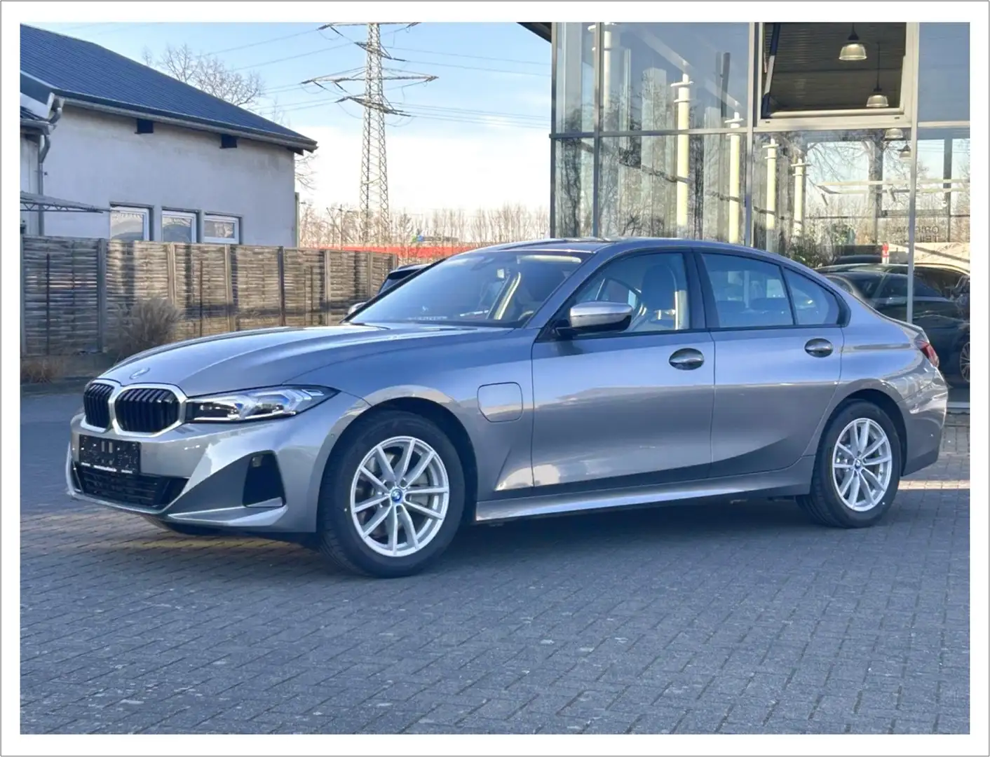 BMW 330 330e xDrive Aut. - 1