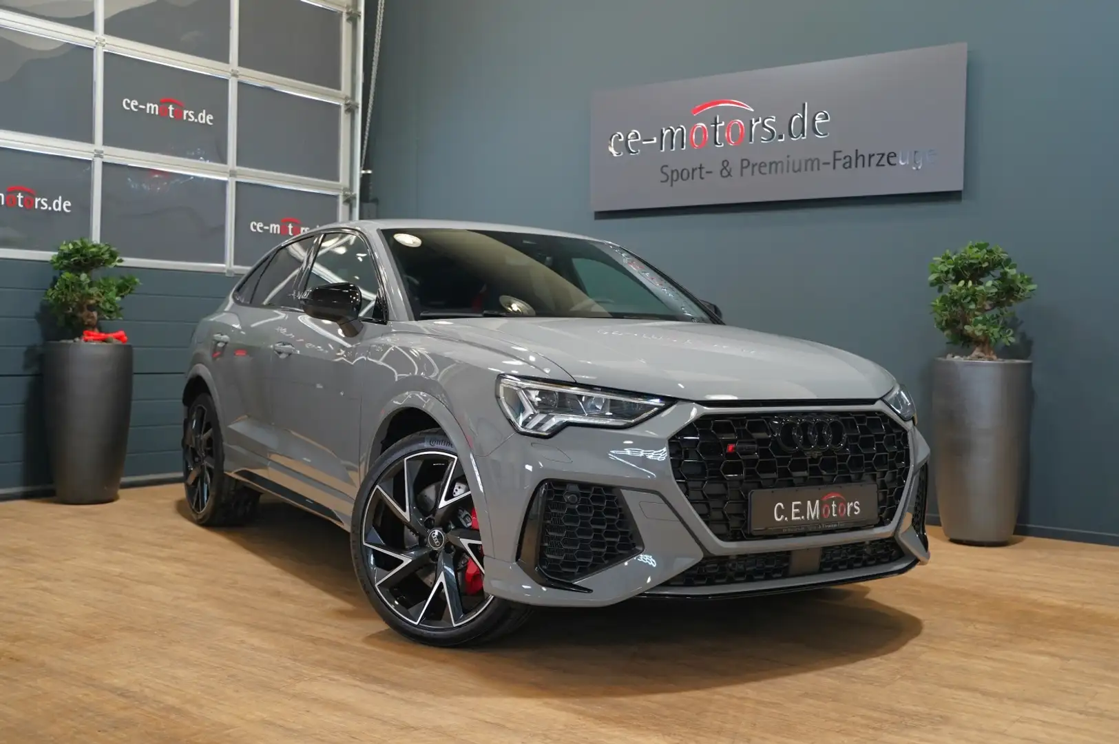 Audi RS Q3 RS Q3 Sportback 2.5 TFSI 280km/h*SONOS*AHK*ACC Grau - 1