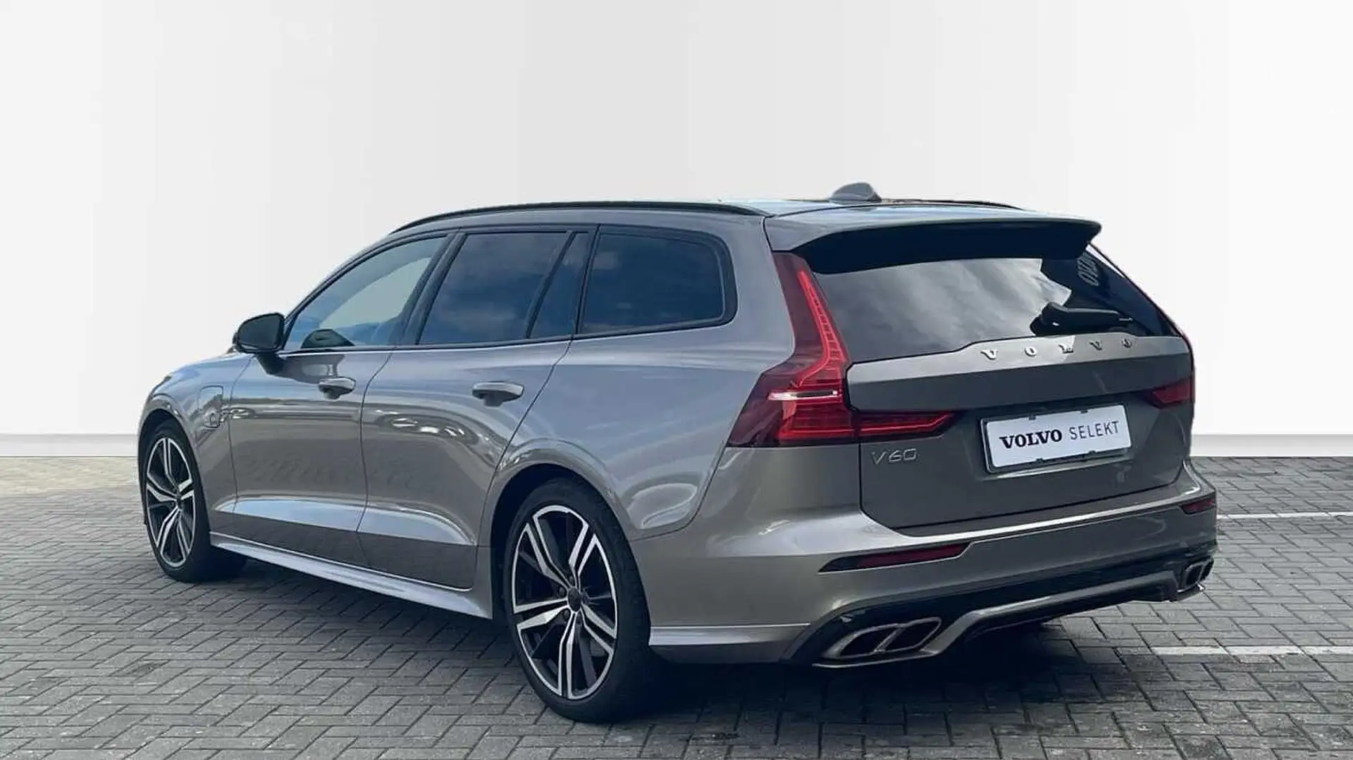 Volvo V60 Recharge R-Design, T6 AWD plug-in hybrid Gris - 2