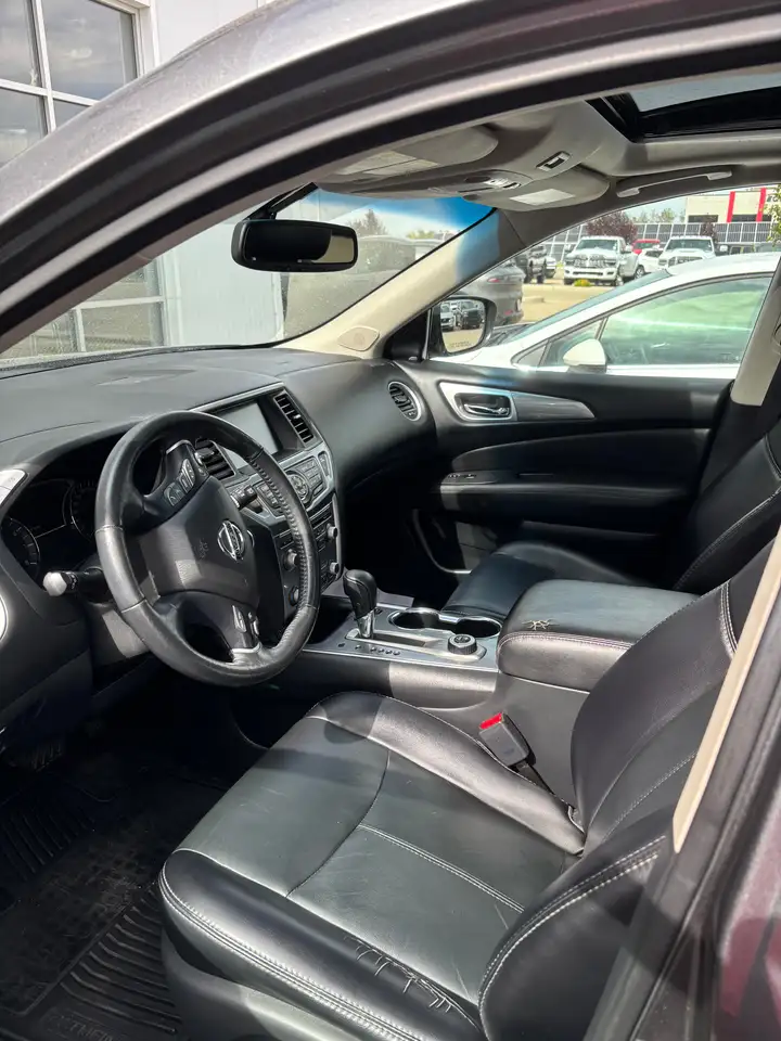 Nissan Pathfinder снимка Nissan Pathfinder