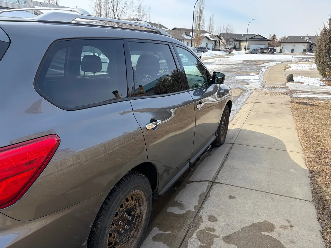 Nissan Pathfinder снимка Nissan Pathfinder