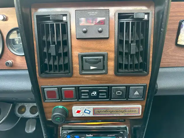 Fiat 124 Spider view 13