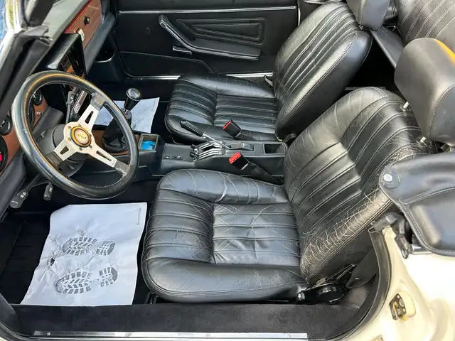 Fiat 124 Spider view 9