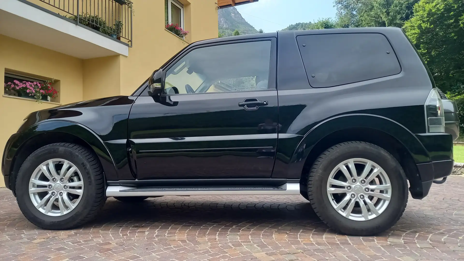 Mitsubishi Pajero Nero - 1